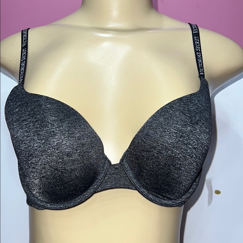 Victoria's Secret Black Bra with Molded Cups and Adjustable Straps zs 34B‎